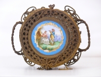 Cestino in metallo dorato con placca di Sevres