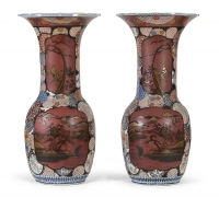 Coppia di vasi in porcellana